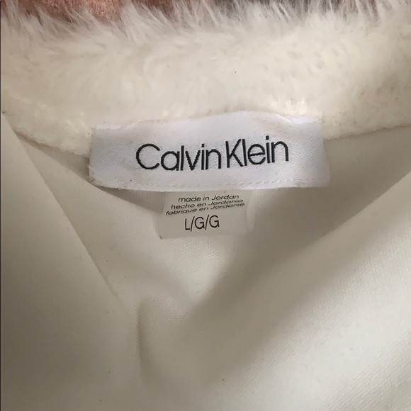 Glitter Bomb Gown & Calvin Klein Fur Shoulder Wrap - Picture 4 of 5